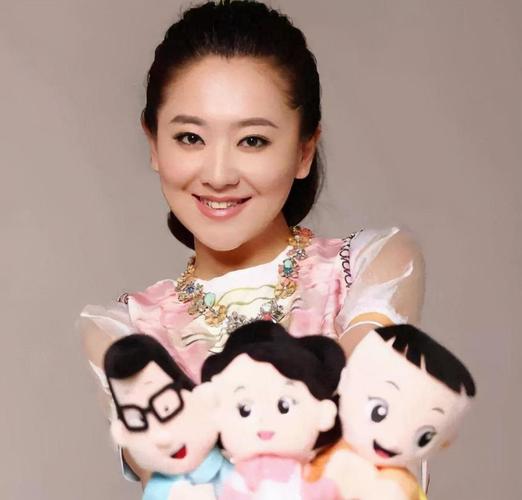 月亮姐姐个人资料简介,月亮姐姐老公比她大多少岁,本文共(2426字)