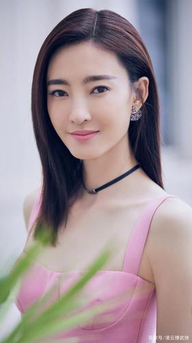 王丽坤曝伦敦写真,王丽坤现在的照片,本文共(3872字)