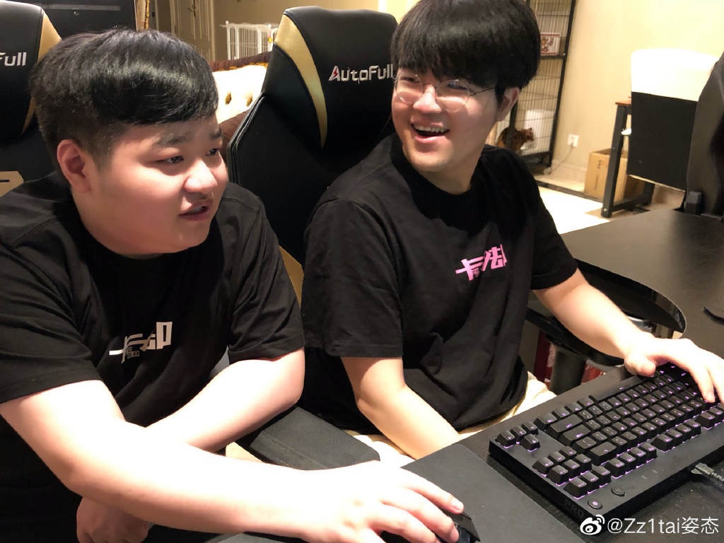 刘志豪姿态zz1tai小时候的照片来了(姿态刘志豪图片)