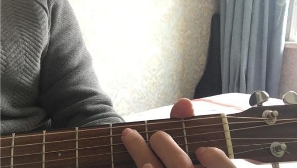 平凡之路吉他谱-怎样才能弹好_用吉他演奏《平凡之路》前奏的方法 - 爱唱歌