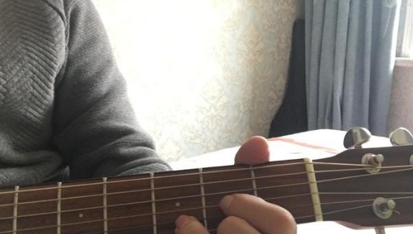 平凡之路吉他谱-怎样才能弹好_用吉他演奏《平凡之路》前奏的方法 - 爱唱歌