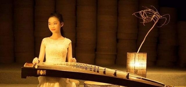 许嵩唱歌真他妈难听，像放屁一样的，老子涮马桶的声音都比他好听_网络歌曲为什么给人感觉太俗 - 爱唱歌
