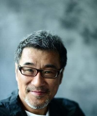 我站在海浪的中间是哪首歌的歌词_有一首歌的歌词里有一句我站在万人中央这是那首歌 我站在海浪的中间是哪首歌的歌词_有一首歌的歌词里有一句我站在万人中央这是那首歌 - 爱唱歌
