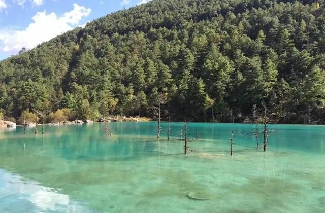 两岸原上停不住的美是哪首歌的歌词_18岁去哪旅行最好 两岸原上停不住的美是哪首歌的歌词_18岁去哪旅行最好 - 爱唱歌