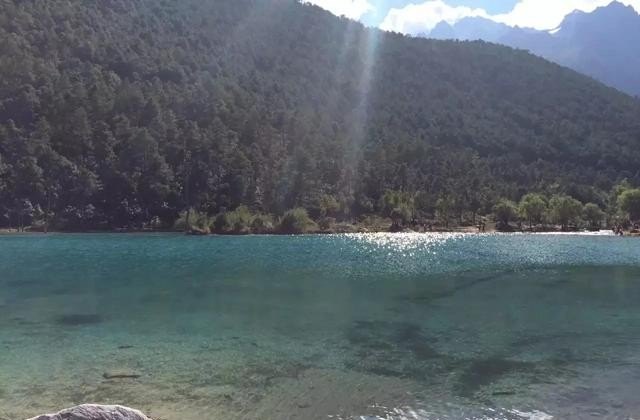 两岸原上停不住的美是哪首歌的歌词_18岁去哪旅行最好 两岸原上停不住的美是哪首歌的歌词_18岁去哪旅行最好 - 爱唱歌