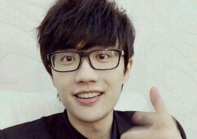许嵩在华语歌坛的地位如何_许嵩和周杰伦的歌为什么这么像?许嵩和周杰伦,喜欢哪一个 许嵩在华语歌坛的地位如何_许嵩和周杰伦的歌为什么这么像?许嵩和周杰伦,喜欢哪一个 - 爱唱歌