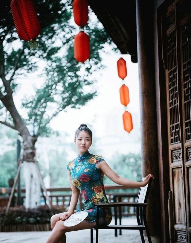 陌生又熟悉的脸歌词_天天看到你，陌生又熟悉。是什么歌曲里的 - 爱唱歌