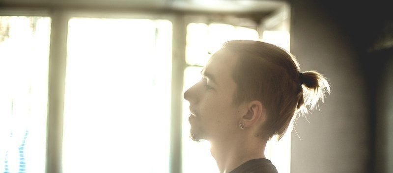 六哲歌曲评价_唱尽人生感悟的歌曲 - 爱唱歌