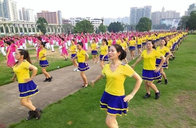 最火最流行的广场舞曲有哪些_2002年最流行的广场舞歌曲 最火最流行的广场舞曲有哪些_2002年最流行的广场舞歌曲 - 爱唱歌