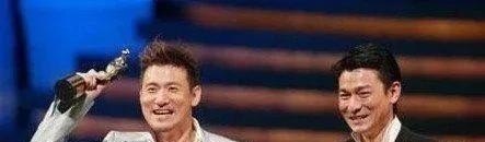 济宁歌手大风是真唱吗_为什么抖音唱歌的都戴个耳机 济宁歌手大风是真唱吗_为什么抖音唱歌的都戴个耳机 - 爱唱歌