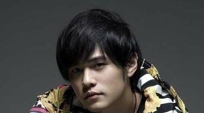 指环王主题曲原唱_求魔戒三部曲各部主题曲的名称和演唱者 - 爱唱歌