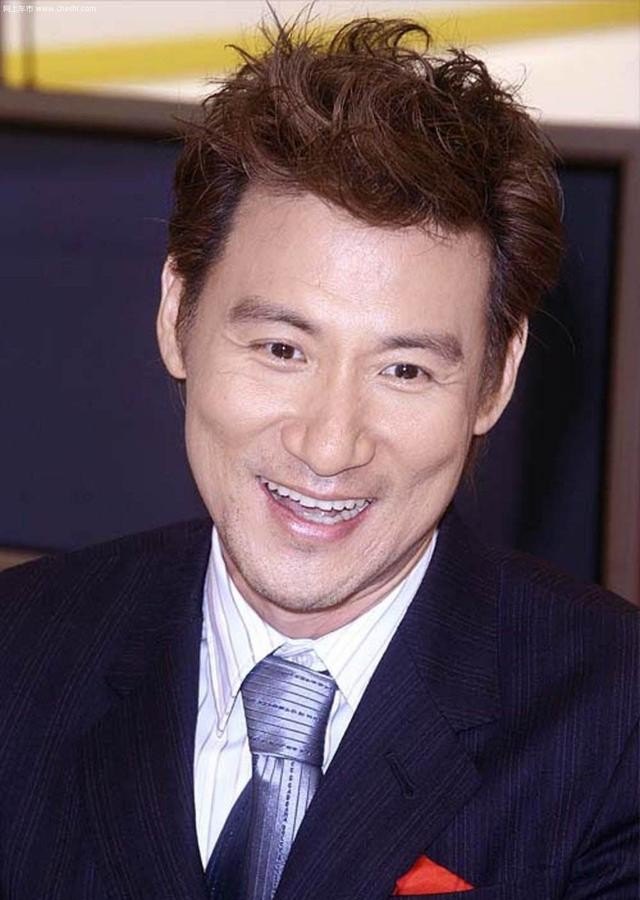 有一部香港电影里讲的有十个儿子叫什么,郝邵文粤语歌曲 - 爱唱歌