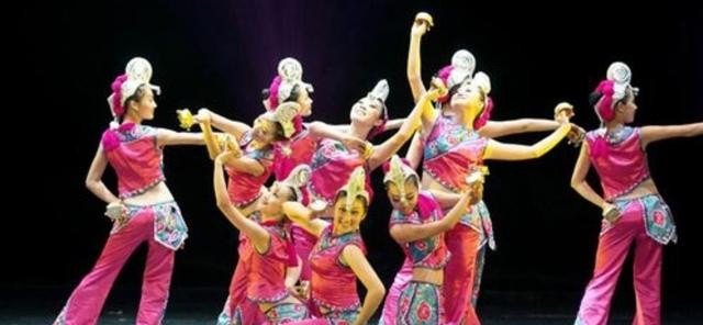 在群里如何唱歌_直播唱歌九宫格怎么上大屏幕 在群里如何唱歌_直播唱歌九宫格怎么上大屏幕 - 爱唱歌