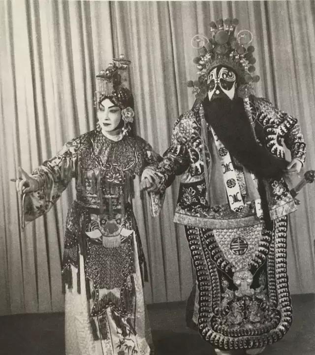 京剧唱腔的流行歌曲_突然感觉京剧挺好听的,但是不知道哪些京剧能像李玉刚唱的霸王别姬那样的感觉那样的味道,跪求音乐,越多越好 京剧唱腔的流行歌曲_突然感觉京剧挺好听的,但是不知道哪些京剧能像李玉刚唱的霸王别姬那样的感觉那样的味道,跪求音乐,越多越好 - 爱唱歌