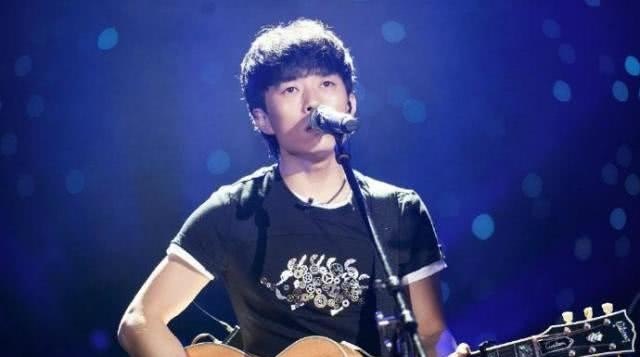 退出抖音后怎么取消红色的麦克风图标 退出抖音后怎么取消红色的麦克风图标 - 爱唱歌