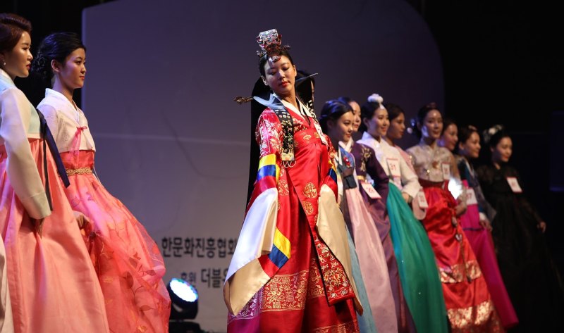 逗你乐翻天二人转女主持人 逗你乐翻天二人转女主持人 - 爱唱歌