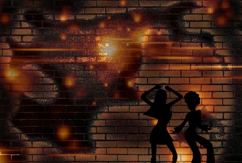 一夜爆火歌曲三个字的歌名 一夜爆火歌曲三个字的歌名 - 爱唱歌