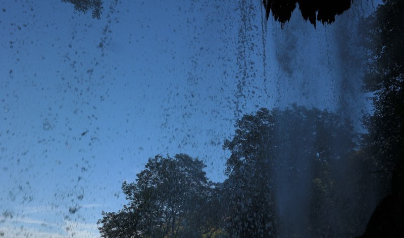 谭咏麟望着天空纷纷细雨粤语歌名 谭咏麟望着天空纷纷细雨粤语歌名 - 爱唱歌