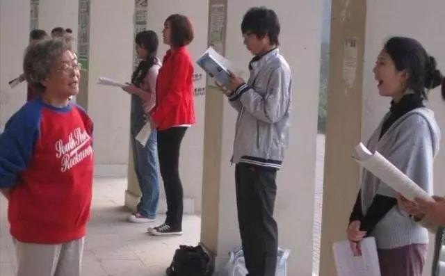 怎样让声音变得有磁性,就像是御姐音一样。带一点沙沙的感觉 怎样让声音变得有磁性,就像是御姐音一样。带一点沙沙的感觉 - 爱唱歌