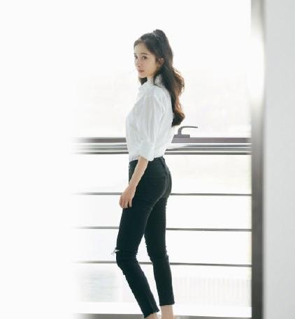 哪位女明星穿牛仔裤最好看 - 爱唱歌
