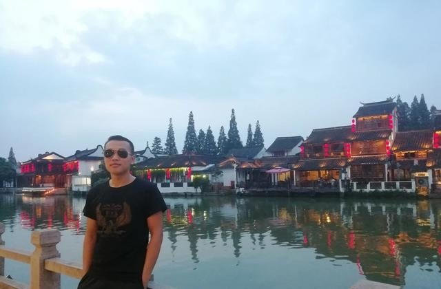 张磊《旅行》的这首歌的歌词是什么意思 张磊《旅行》的这首歌的歌词是什么意思 - 爱唱歌