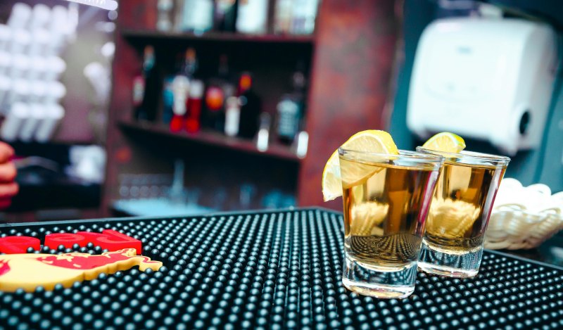 喝完酒唱歌应该配什么文案 喝完酒唱歌应该配什么文案 - 爱唱歌