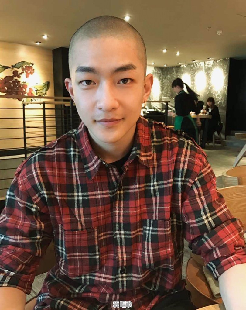你觉得《流浪地球》的男主屈楚萧长得帅吗 你觉得《流浪地球》的男主屈楚萧长得帅吗 - 爱唱歌