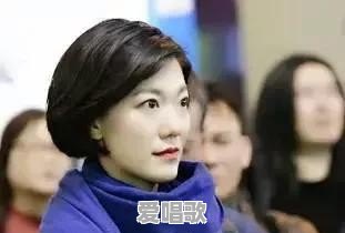 香港街头女艺人小龙女是谁 - 爱唱歌