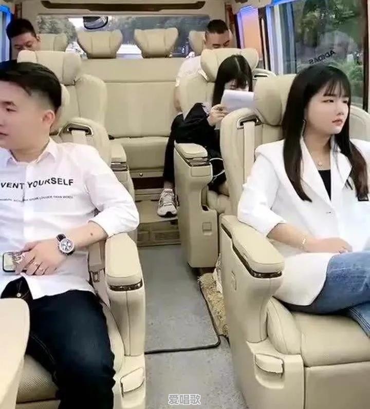 广西除了桂平光头哥,还有哪些头条自媒体大咖 广西除了桂平光头哥,还有哪些头条自媒体大咖 - 爱唱歌