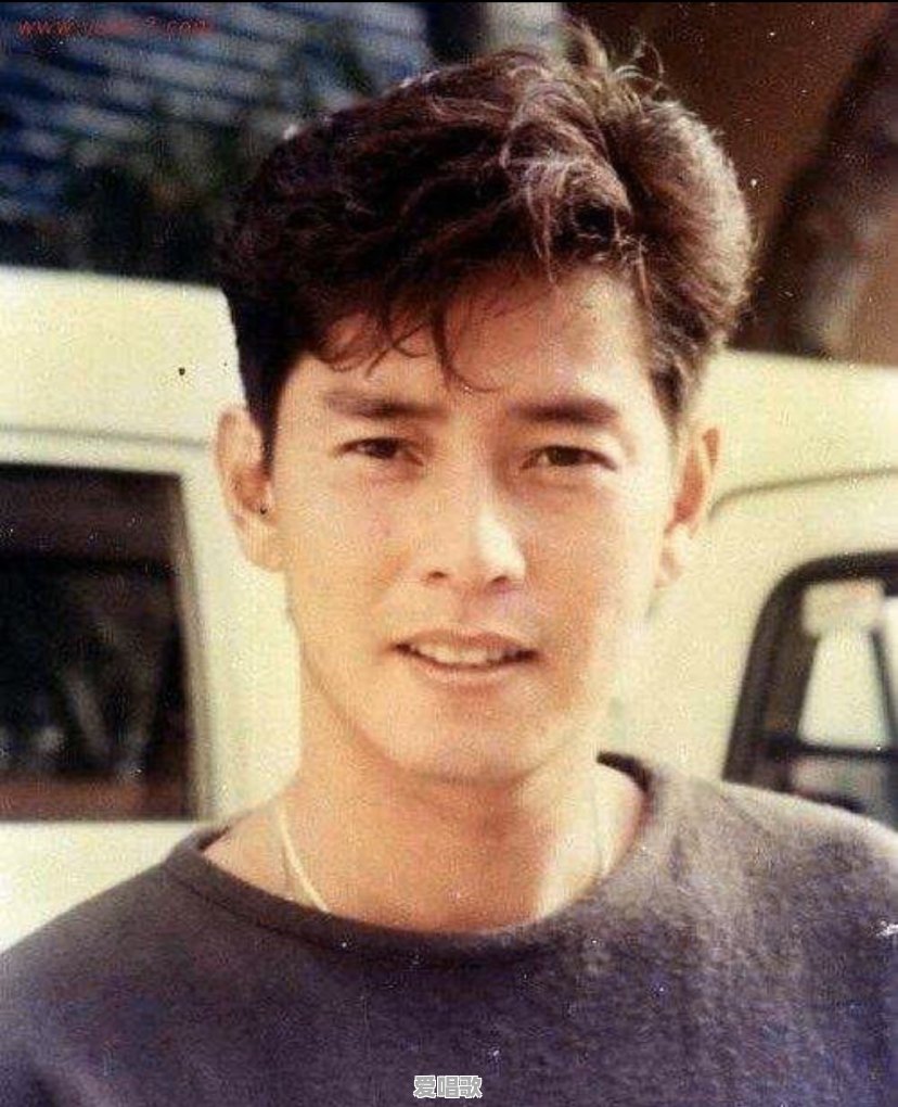 谭咏麟在乐坛是什么样一个地位?高于四大天王还是低于四大天王 谭咏麟在乐坛是什么样一个地位?高于四大天王还是低于四大天王 - 爱唱歌