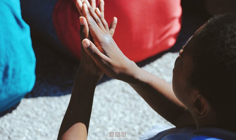 有哪些你看一遍就笑不停的沙雕视频 - 爱唱歌