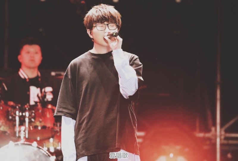 梁博和华晨宇谁作词作曲编曲好一些 梁博和华晨宇谁作词作曲编曲好一些 - 爱唱歌