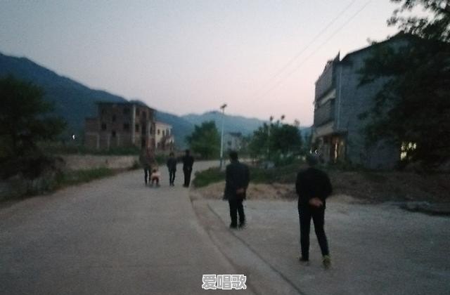 为什么感觉现在有的城里人,都选择回农村生活了呢 为什么感觉现在有的城里人,都选择回农村生活了呢 - 爱唱歌