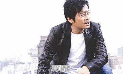 传闻王杰是被下毒，不了解王杰的人都以为只坏了嗓子，其实他当时视力和脏器都受损，头发都快掉光了知道吗 - 爱唱歌