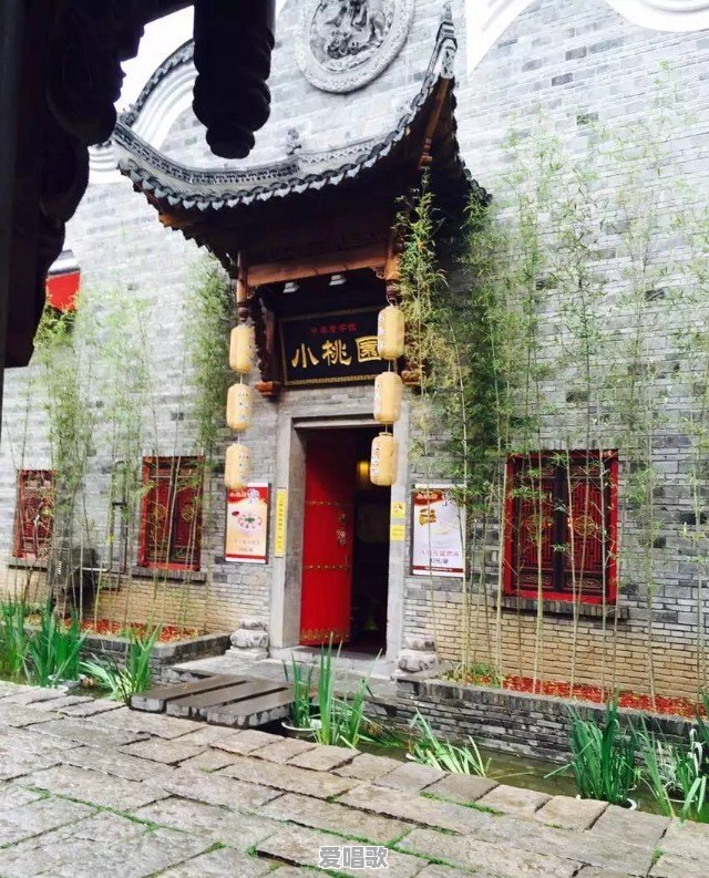 你们认为最漂亮的街拍照片有哪些?可以分享吗 你们认为最漂亮的街拍照片有哪些?可以分享吗 - 爱唱歌