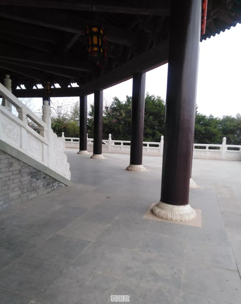 你们认为最漂亮的街拍照片有哪些?可以分享吗 你们认为最漂亮的街拍照片有哪些?可以分享吗 - 爱唱歌