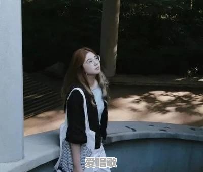 如何看待90后美女蒋涵萱的人体书法，这真的是艺术吗 - 爱唱歌