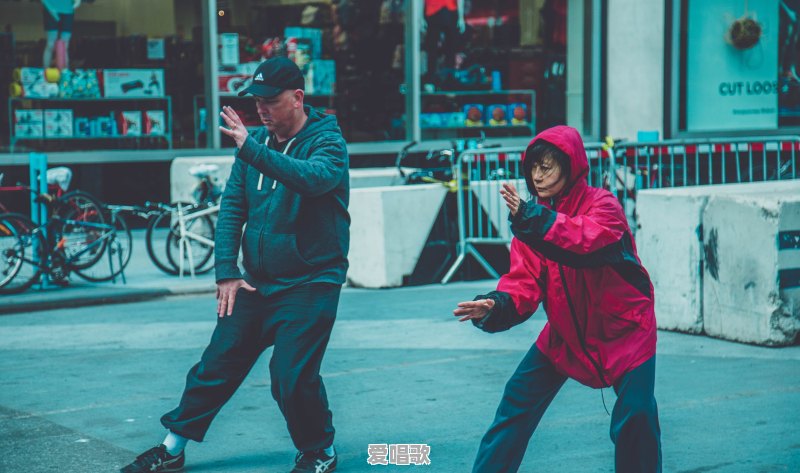 有什么舞蹈适合给校歌伴舞 有什么舞蹈适合给校歌伴舞 - 爱唱歌