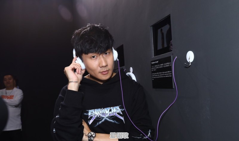 女生唱歌怎样唱低音和高音 女生唱歌怎样唱低音和高音 - 爱唱歌