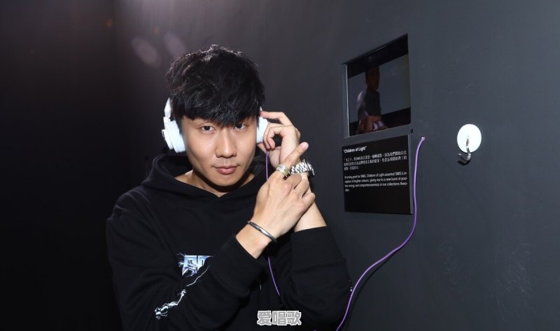 女生唱歌怎样唱低音和高音 女生唱歌怎样唱低音和高音 - 爱唱歌
