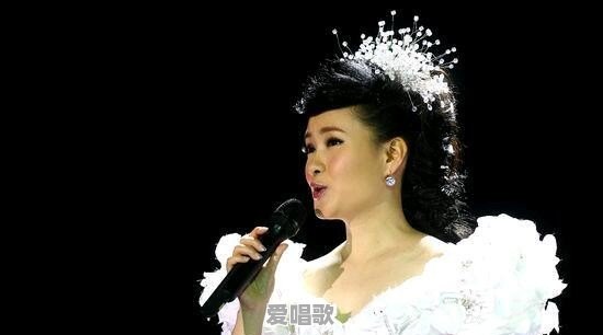 如何在舞台上唱好一首歌 如何在舞台上唱好一首歌 - 爱唱歌