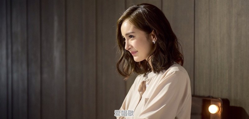 国内目前哪些女艺人称得上顶级流量?排前三的都有谁 国内目前哪些女艺人称得上顶级流量?排前三的都有谁 - 爱唱歌
