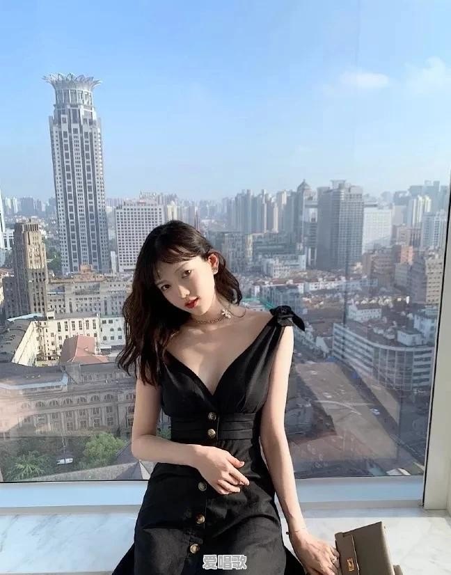 胸部丰满的妹子,穿衣有什么搭配 胸部丰满的妹子,穿衣有什么搭配 - 爱唱歌