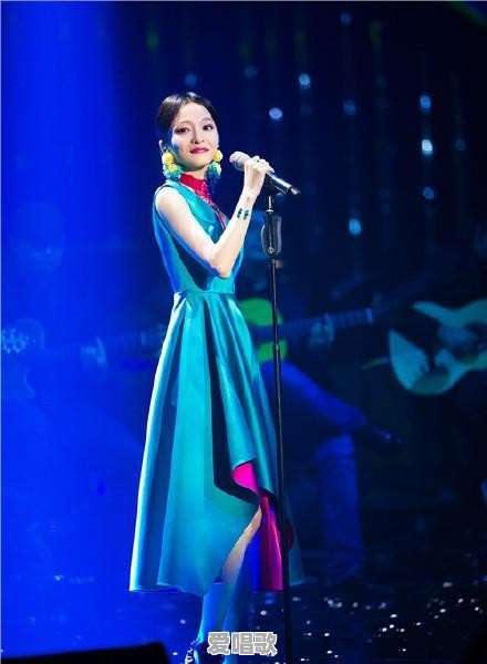 张韶涵《歌手》唱西语歌绿色伞裙太美，怎么穿出她一样的弗拉明戈风情 - 爱唱歌