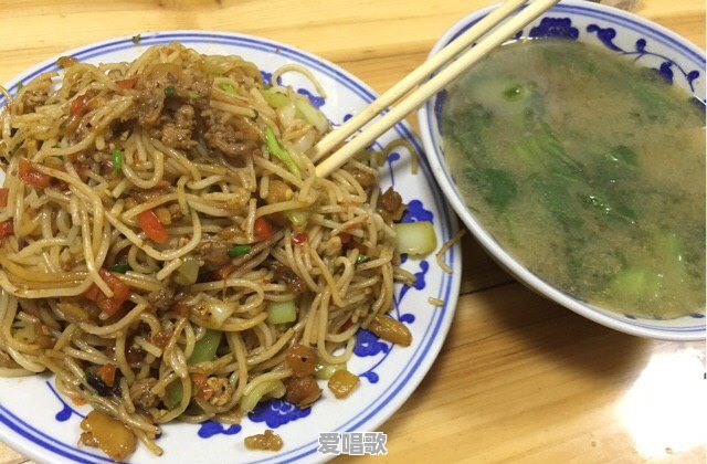 香椿需要焯水吗?香椿怎么做好吃呢 香椿需要焯水吗?香椿怎么做好吃呢 - 爱唱歌