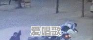 高速直播出车祸致妻儿双亡,男子现场跪地痛哭,你怎么看 高速直播出车祸致妻儿双亡,男子现场跪地痛哭,你怎么看 - 爱唱歌