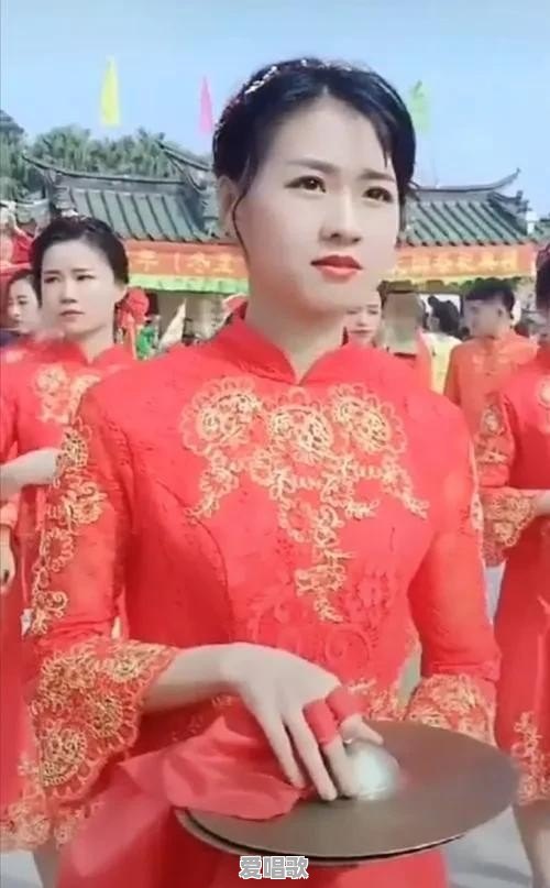 如何看待“著名歌手老狼沦落到饭店卖唱,好友高晓松为何不出手帮忙” 如何看待“著名歌手老狼沦落到饭店卖唱,好友高晓松为何不出手帮忙” - 爱唱歌