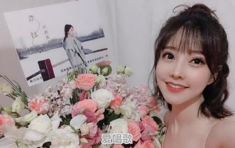 冯提莫不愧是“第一网红”,开演唱会排场很大,何炅亲自送祝福,你有何看法 冯提莫不愧是“第一网红”,开演唱会排场很大,何炅亲自送祝福,你有何看法 - 爱唱歌