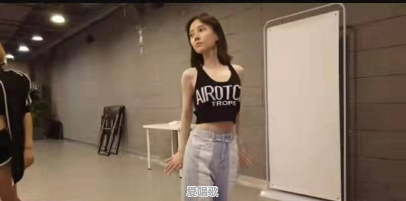 冯提莫不愧是“第一网红”,开演唱会排场很大,何炅亲自送祝福,你有何看法 冯提莫不愧是“第一网红”,开演唱会排场很大,何炅亲自送祝福,你有何看法 - 爱唱歌