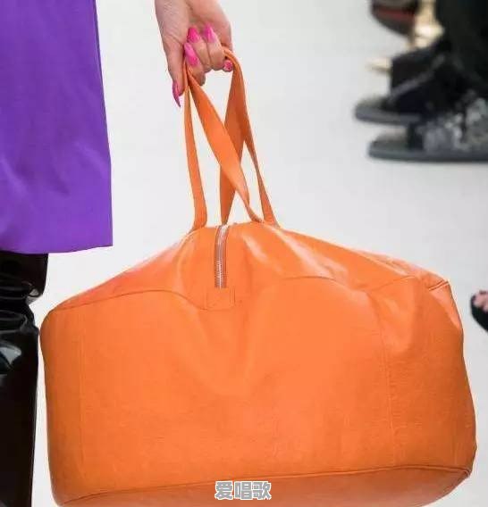 巴黎世家有过哪些惊世骇俗的单品 巴黎世家有过哪些惊世骇俗的单品 - 爱唱歌